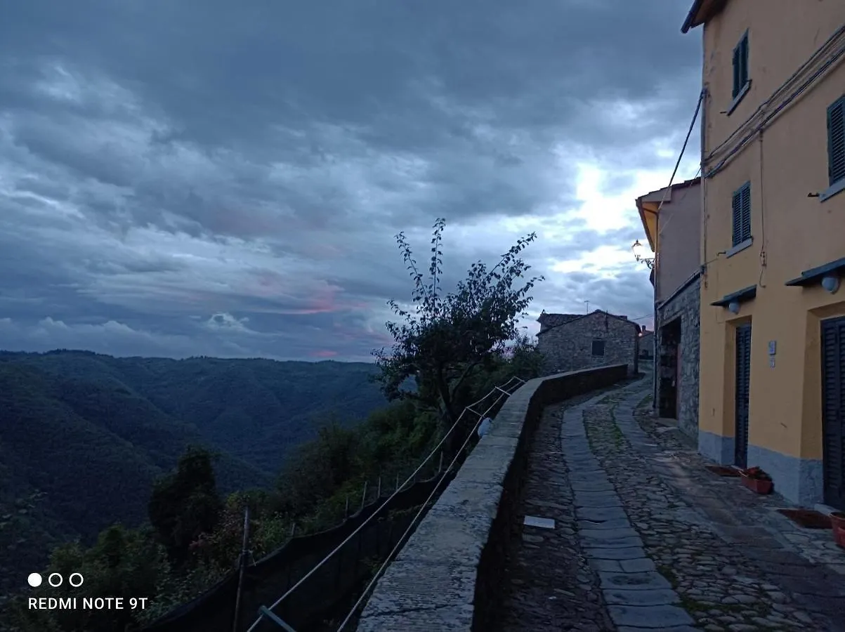Accogliente Casa In Pietra In Borgo Medievale Serra Pistoiese